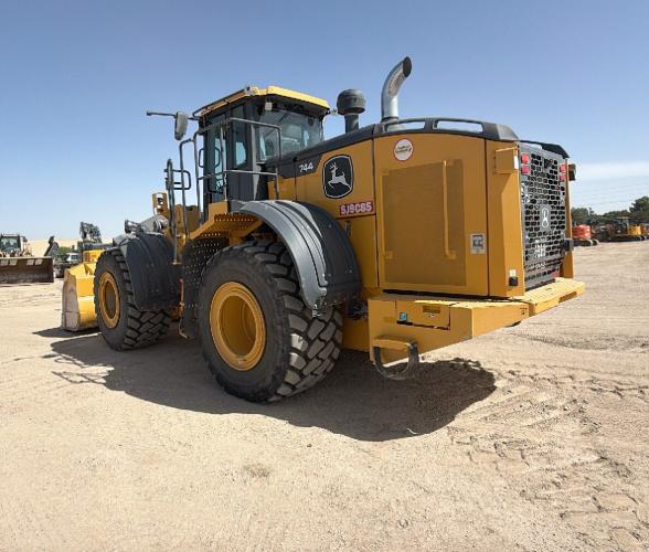 John Deere 744 P