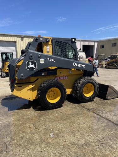 John Deere 332G