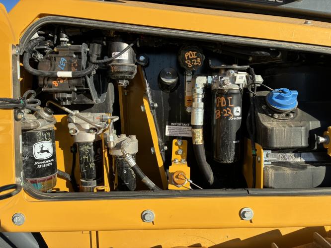 John Deere 700L
