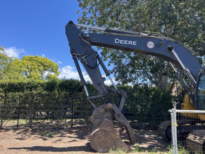 John Deere 245 P
