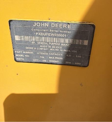 John Deere 744 P