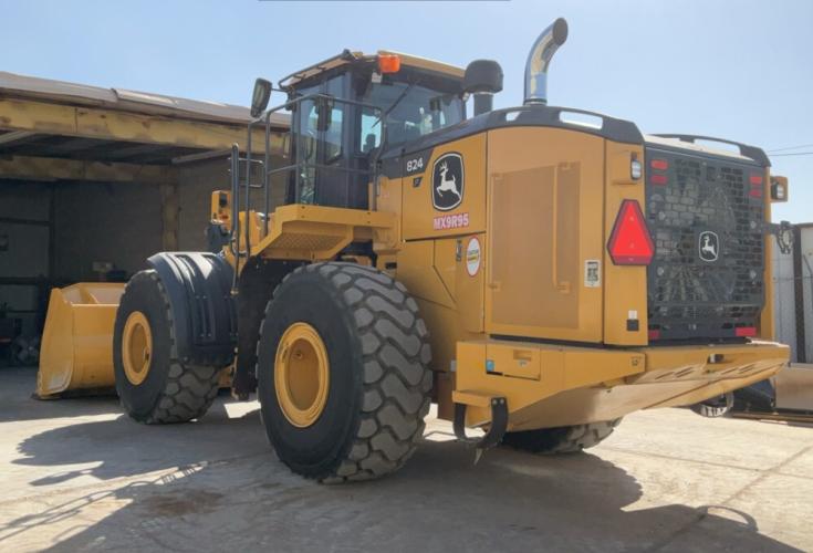 John Deere 824 P