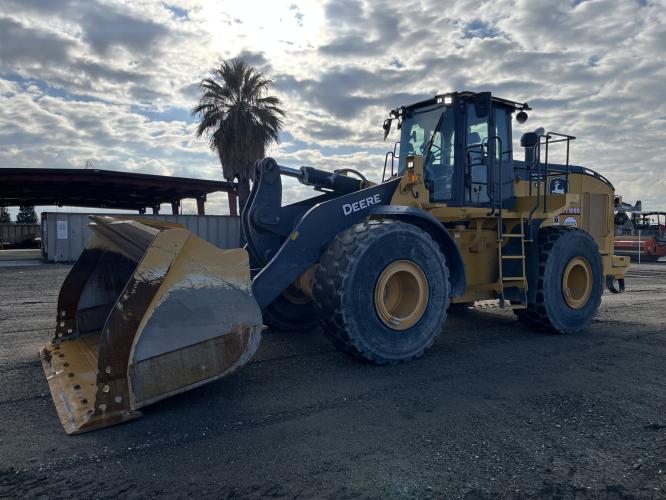 John Deere 824 P